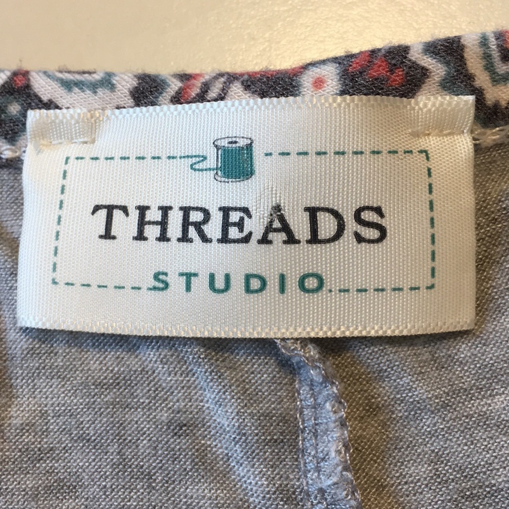 Threads Studio Woman’s Top - Picture 3 of 3